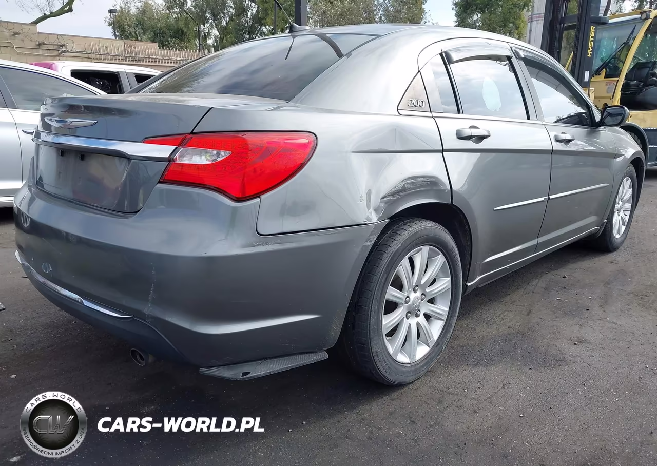 2013 Chrysler 200 Touring VIN:1C3CCBBBXDN666231 - 4