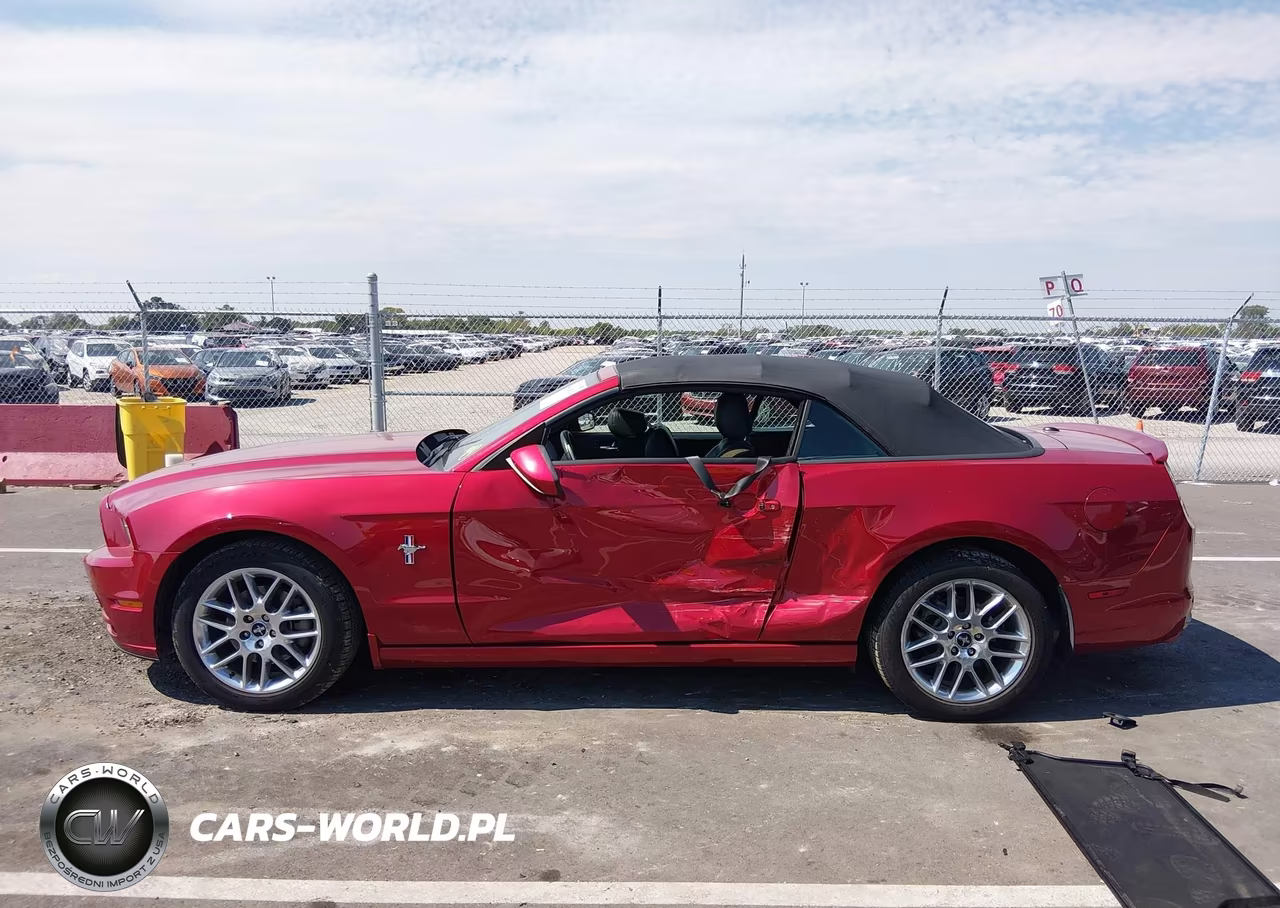 2013 Ford Mustang V6 Premium VIN:1ZVBP8EM8D5213475 - 14