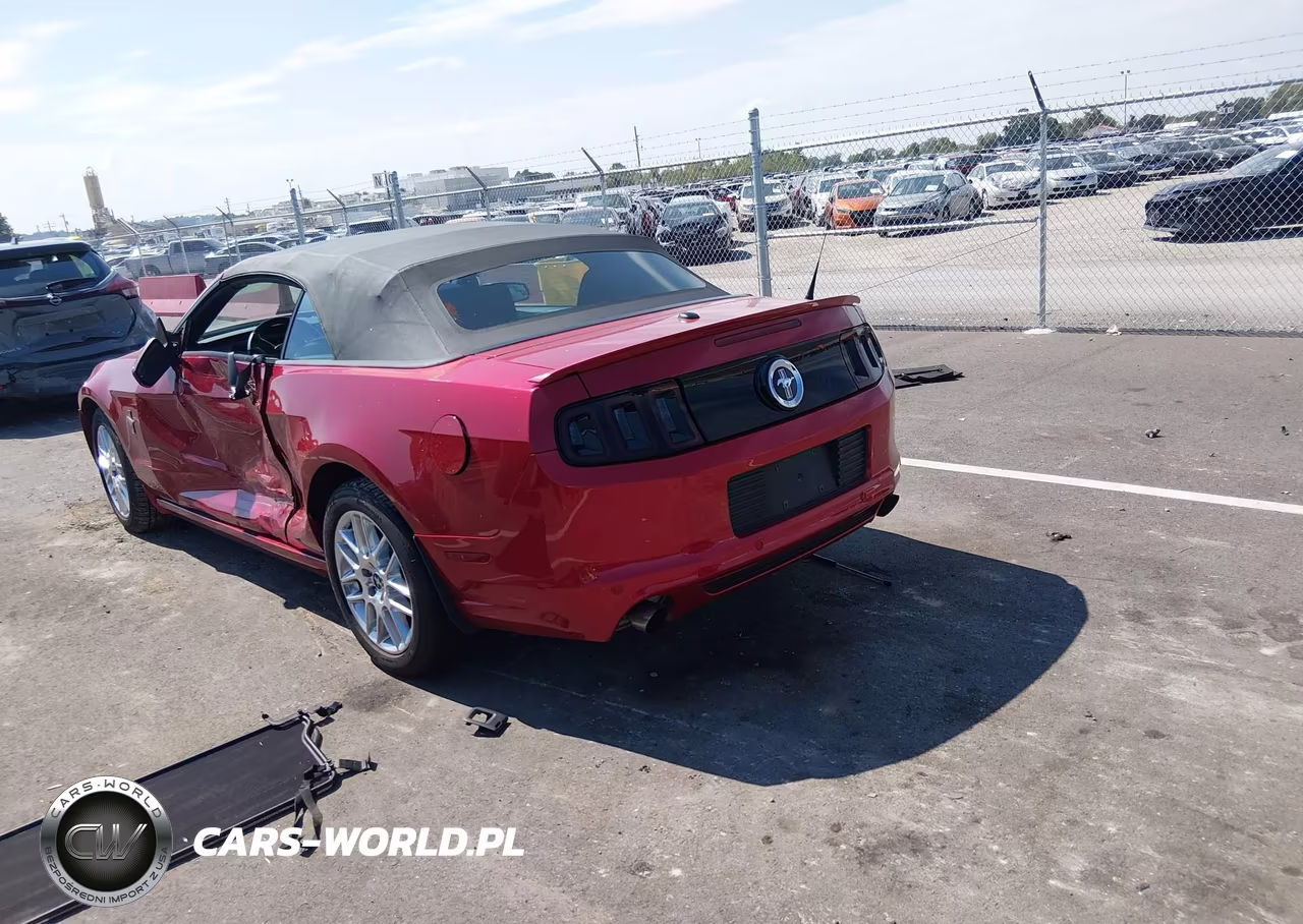 2013 Ford Mustang V6 Premium VIN:1ZVBP8EM8D5213475 - 3