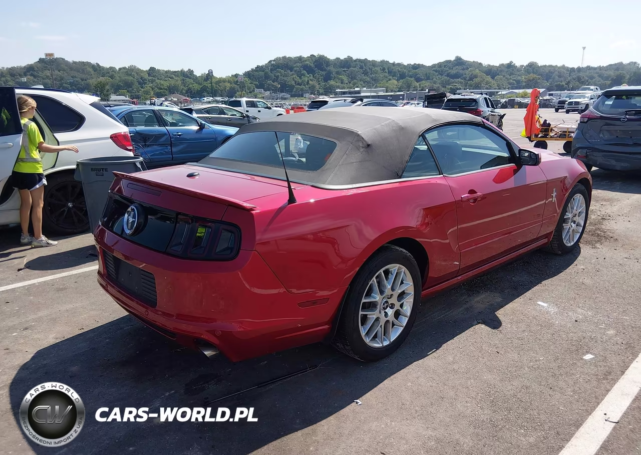2013 Ford Mustang V6 Premium VIN:1ZVBP8EM8D5213475 - 4