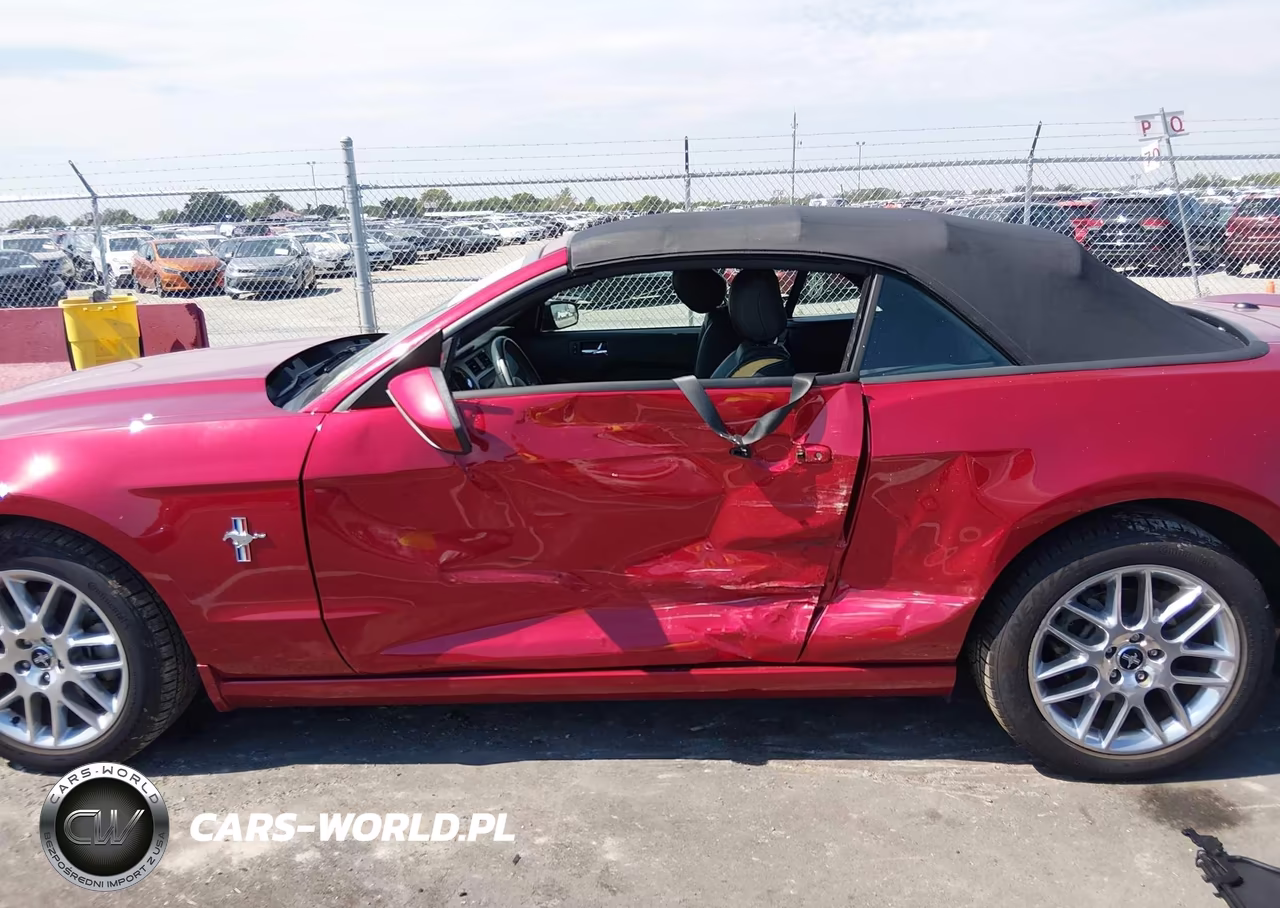 2013 Ford Mustang V6 Premium VIN:1ZVBP8EM8D5213475 - 6