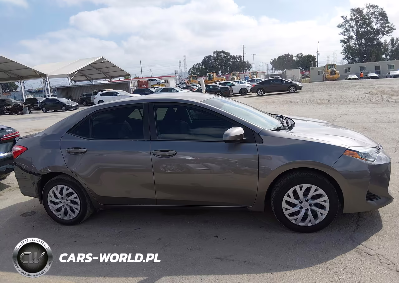 2018 Toyota Corolla Le VIN:5YFBURHE5JP813374 - 13
