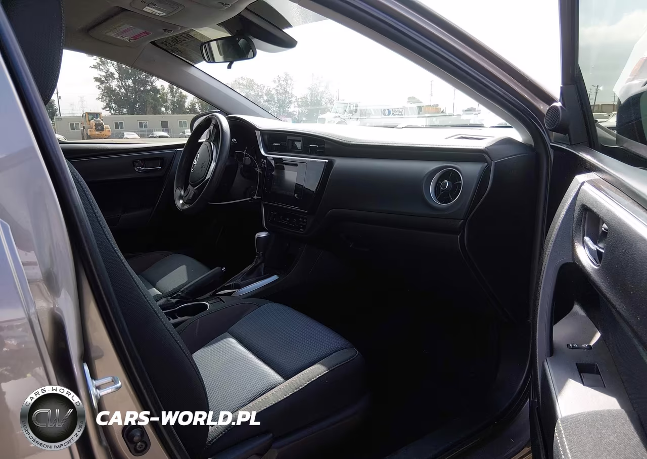 2018 Toyota Corolla Le VIN:5YFBURHE5JP813374 - 5