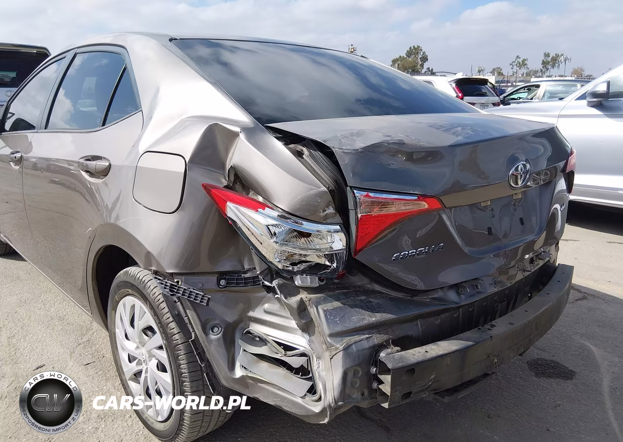 2018 Toyota Corolla Le VIN:5YFBURHE5JP813374 - 6