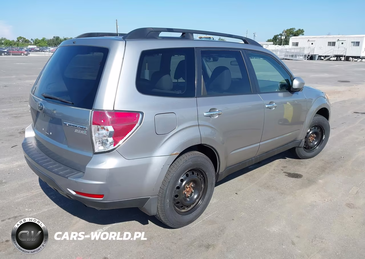 2010 Subaru Forester 2.5X Premium VIN:JF2SH6CC8AH747280 - 4