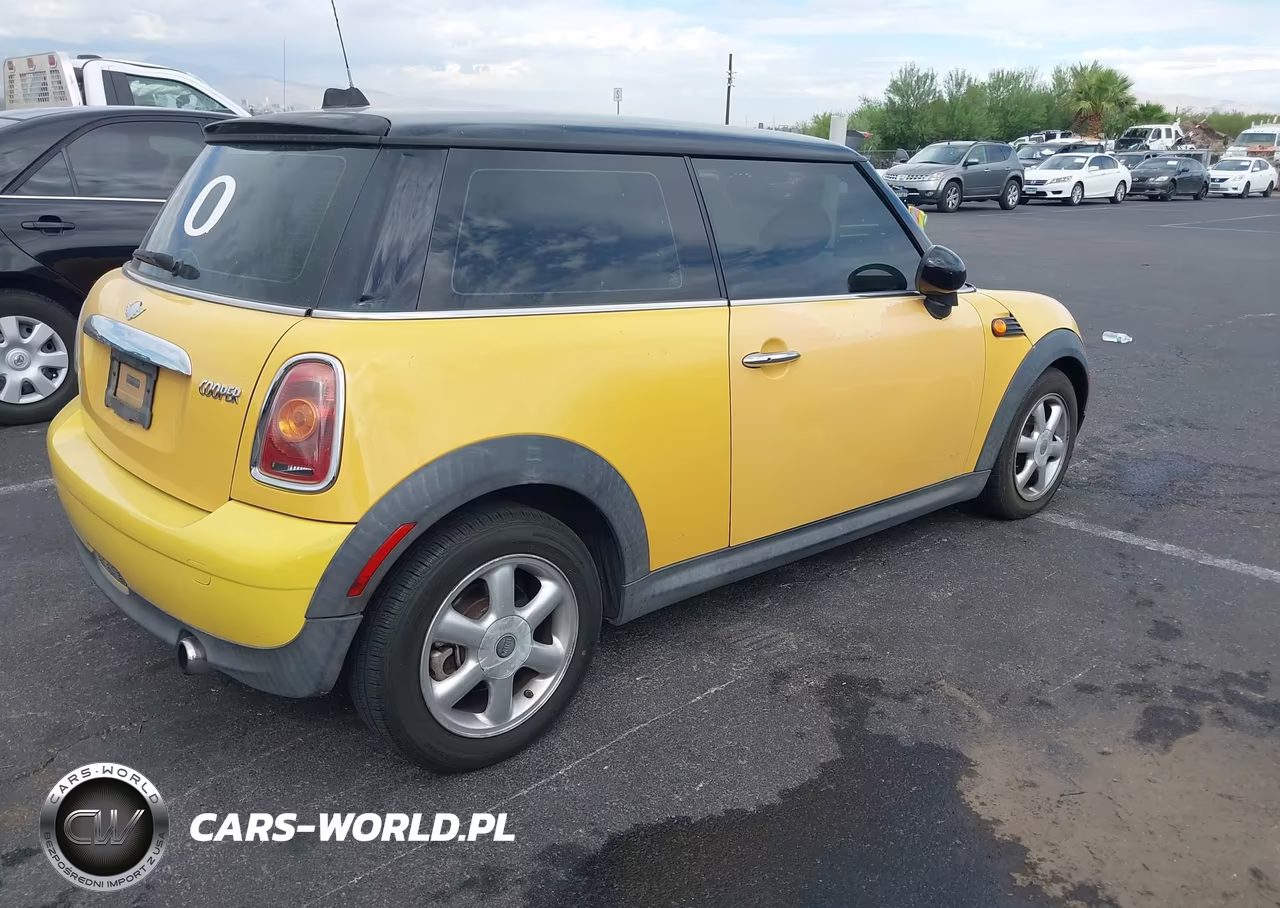 2008 Mini Cooper VIN:WMWMF33548TU68149 - 4