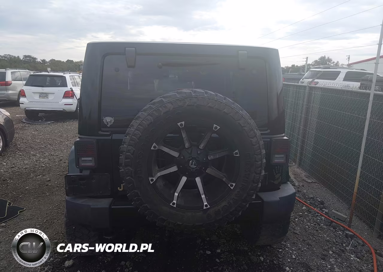 2014 Jeep Wrangler Unlimited Sahara VIN:1C4HJWEGXEL170252 - 16