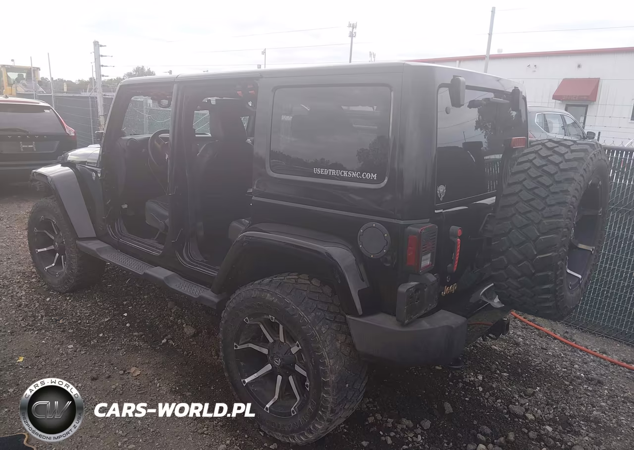 2014 Jeep Wrangler Unlimited Sahara VIN:1C4HJWEGXEL170252 - 3