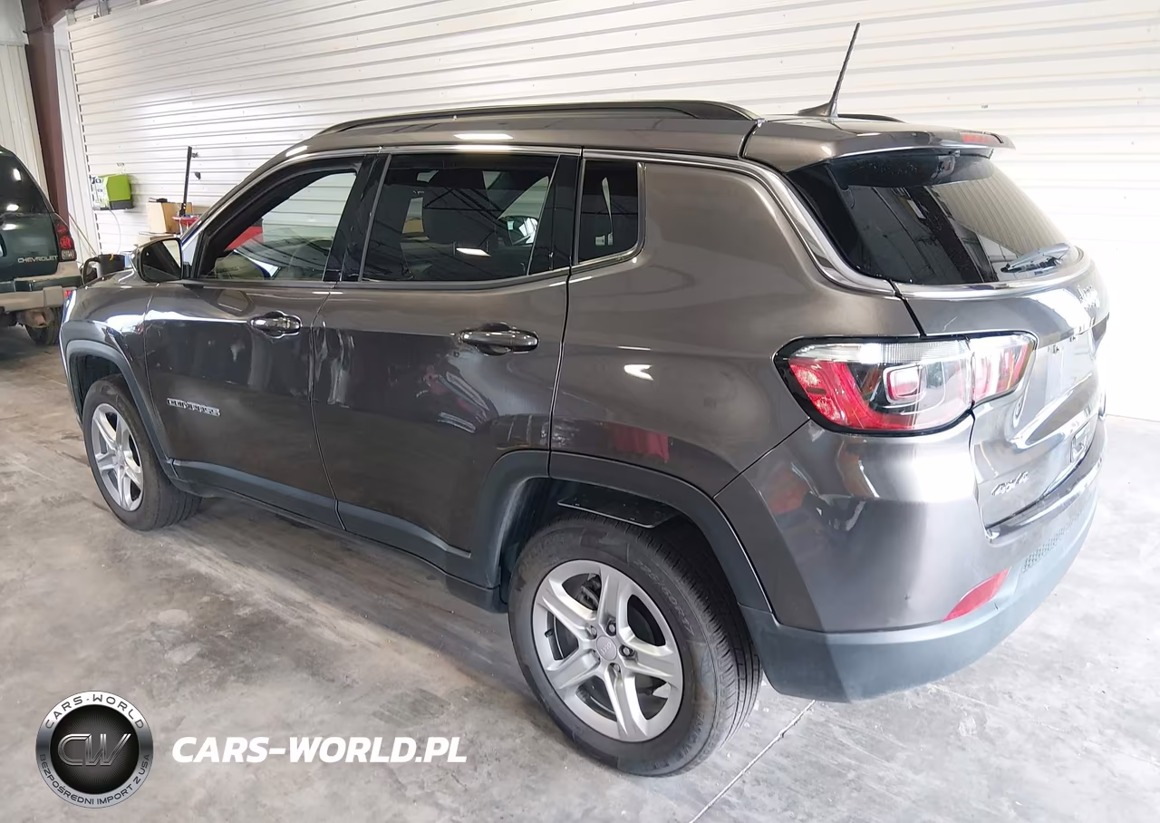 2024 Jeep Compass Latitude 4X4 VIN:3C4NJDBNXRT603704 - 3