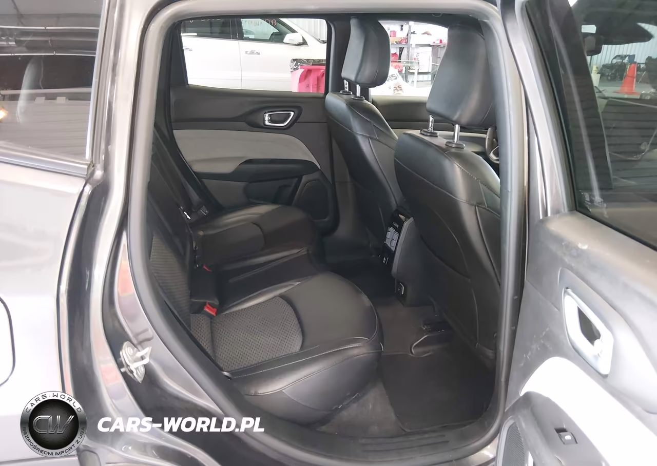 2024 Jeep Compass Latitude 4X4 VIN:3C4NJDBNXRT603704 - 8