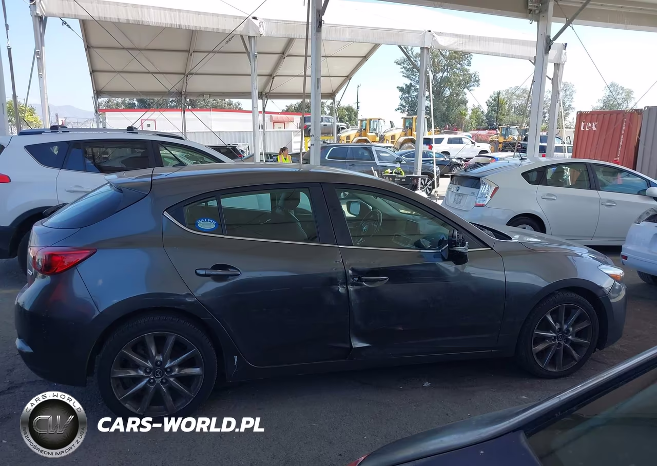 2018 Mazda Mazda3 Touring VIN:3MZBN1L33JM210500 - 13