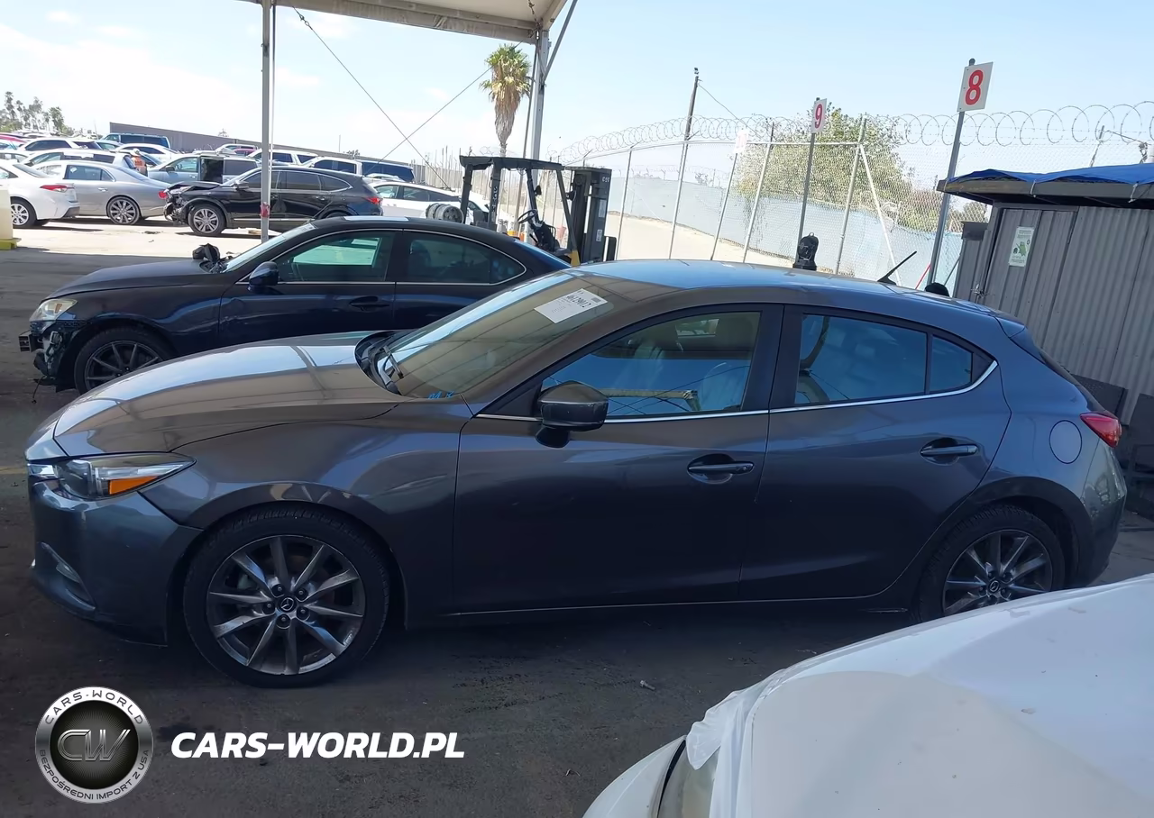 2018 Mazda Mazda3 Touring VIN:3MZBN1L33JM210500 - 14