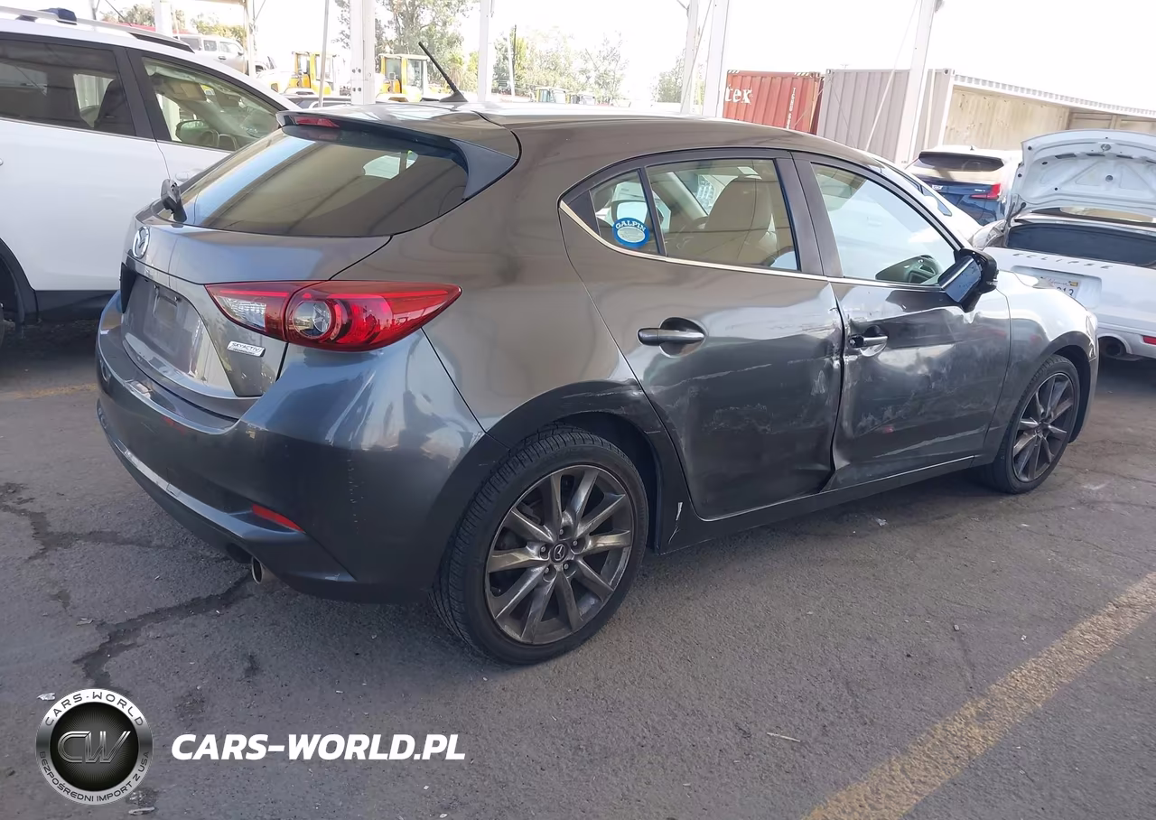 2018 Mazda Mazda3 Touring VIN:3MZBN1L33JM210500 - 4