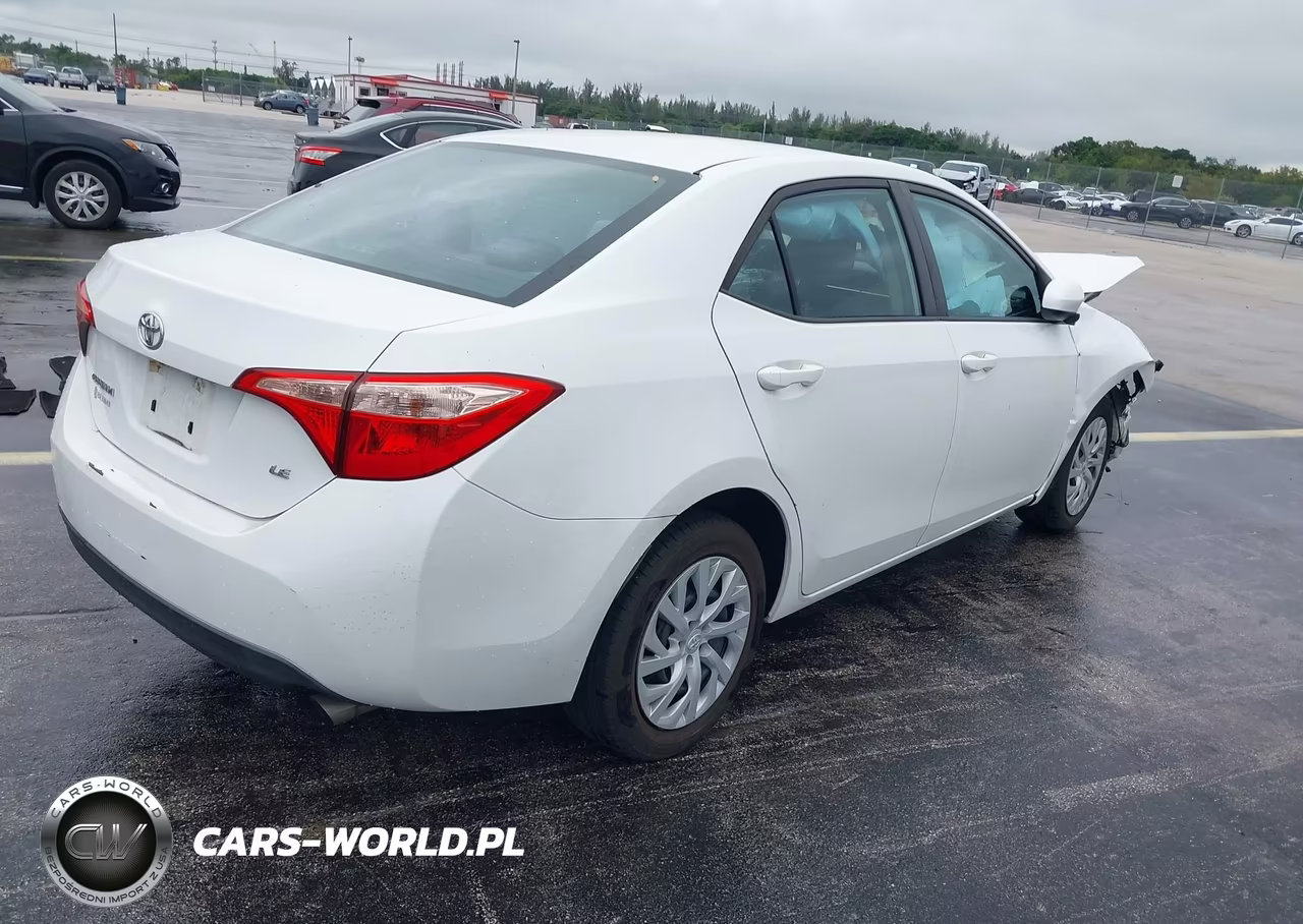 2019 Toyota Corolla Le VIN:5YFBURHEXKP857050 - 4