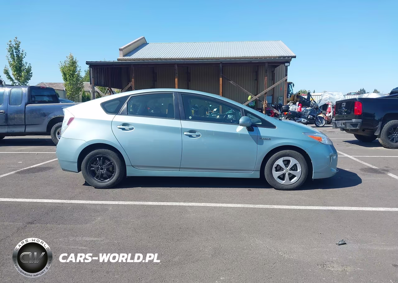 2014 Toyota Prius Two VIN:JTDKN3DU5E1852435 - 13