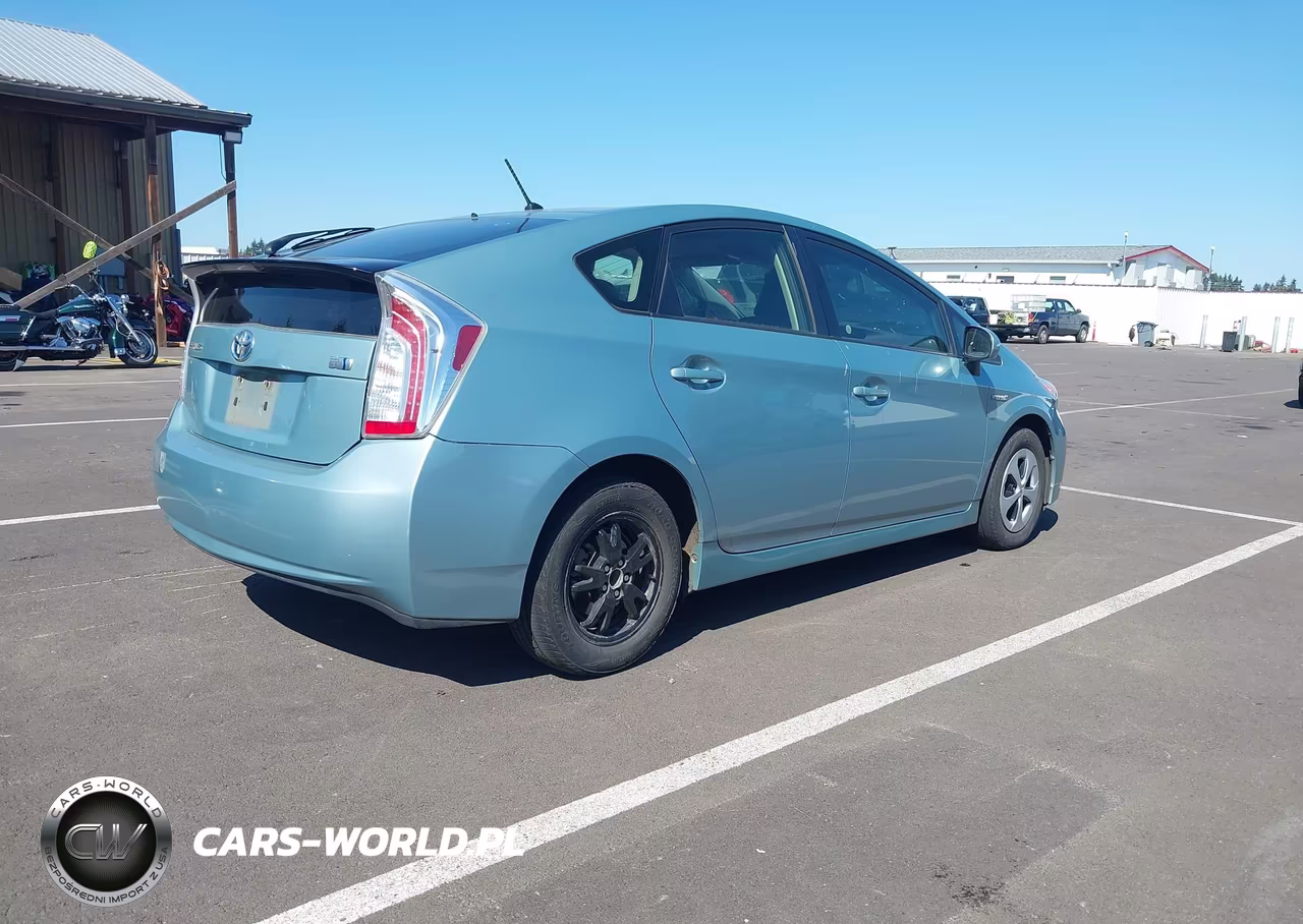2014 Toyota Prius Two VIN:JTDKN3DU5E1852435 - 4