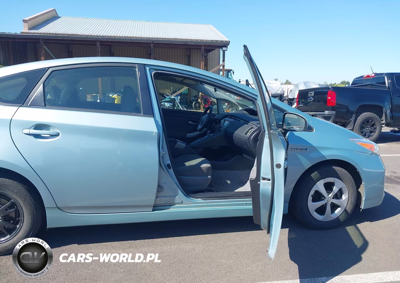 2014 Toyota Prius Two VIN:JTDKN3DU5E1852435 - 5
