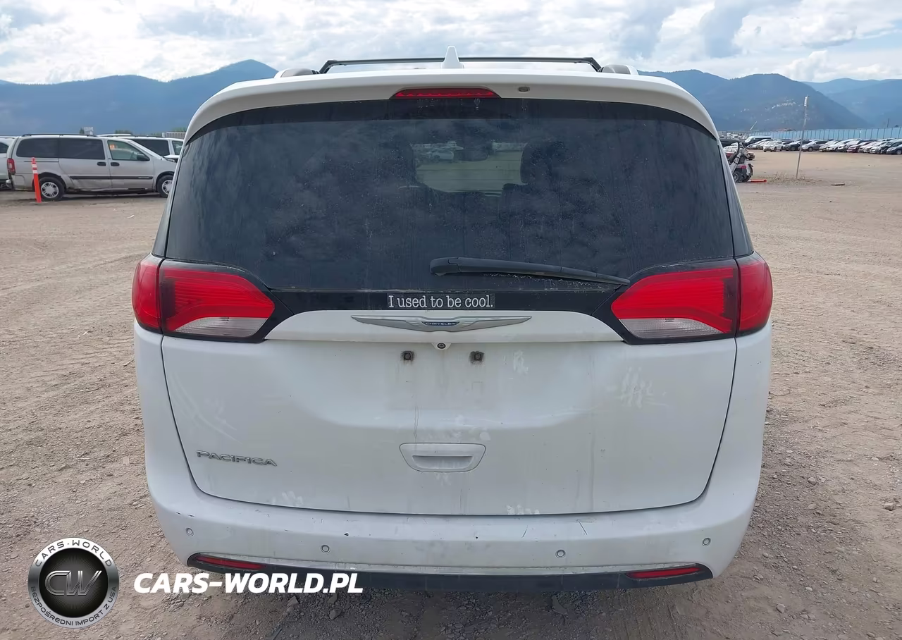 2017 Chrysler Pacifica Touring-L Plus VIN:2C4RC1EG7HR506176 - 16