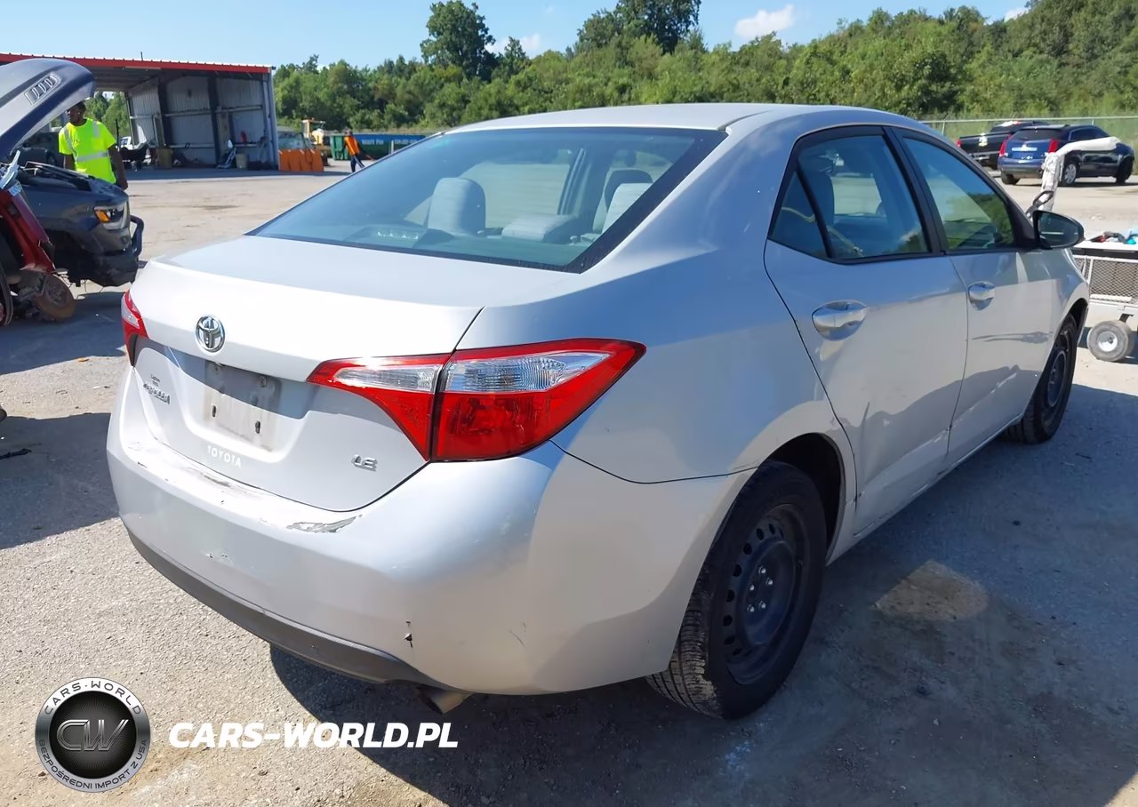 2015 Toyota Corolla Le VIN:2T1BURHE5FC412379 - 4