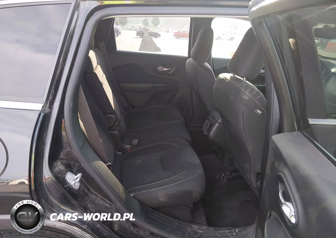 2016 Jeep Cherokee Latitude VIN:1C4PJLCB7GW207213 - 8