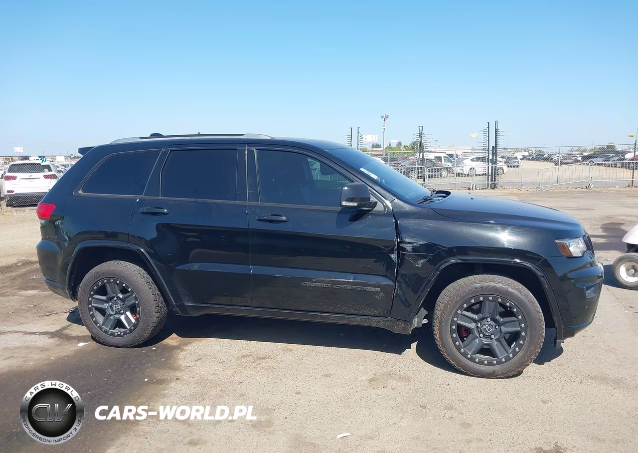 2017 Jeep Grand Cherokee Overland 4X2 VIN:1C4RJECG6HC626592 - 13