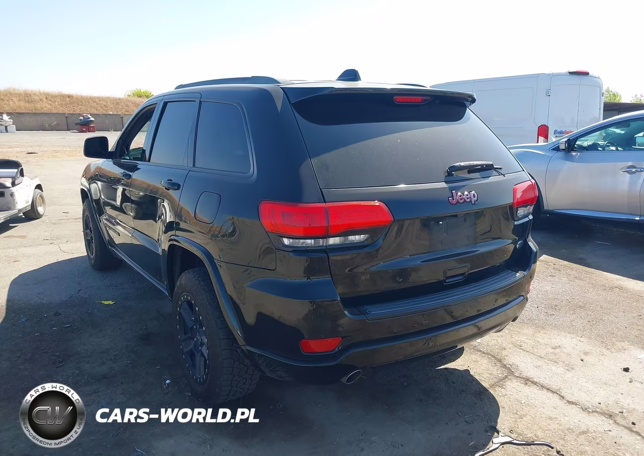 2017 Jeep Grand Cherokee Overland 4X2 VIN:1C4RJECG6HC626592 - 3