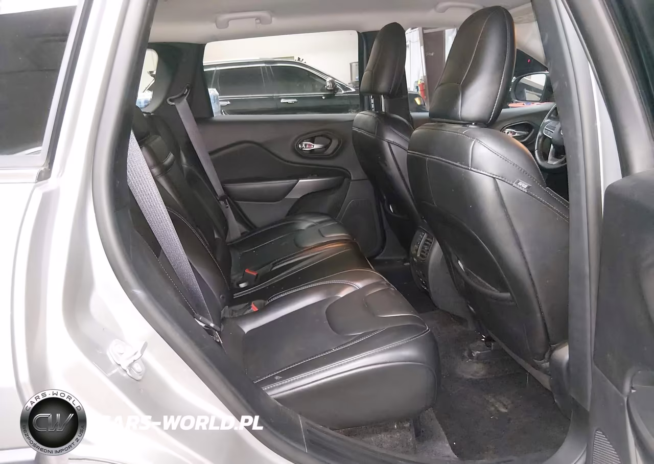 2019 Jeep Cherokee Latitude Plus 4X4 VIN:1C4PJMLN6KD219454 - 8