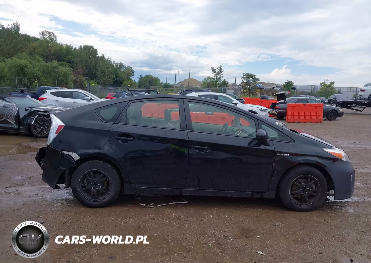 2015 Toyota Prius Two VIN:JTDKN3DU0F0452368 - 12