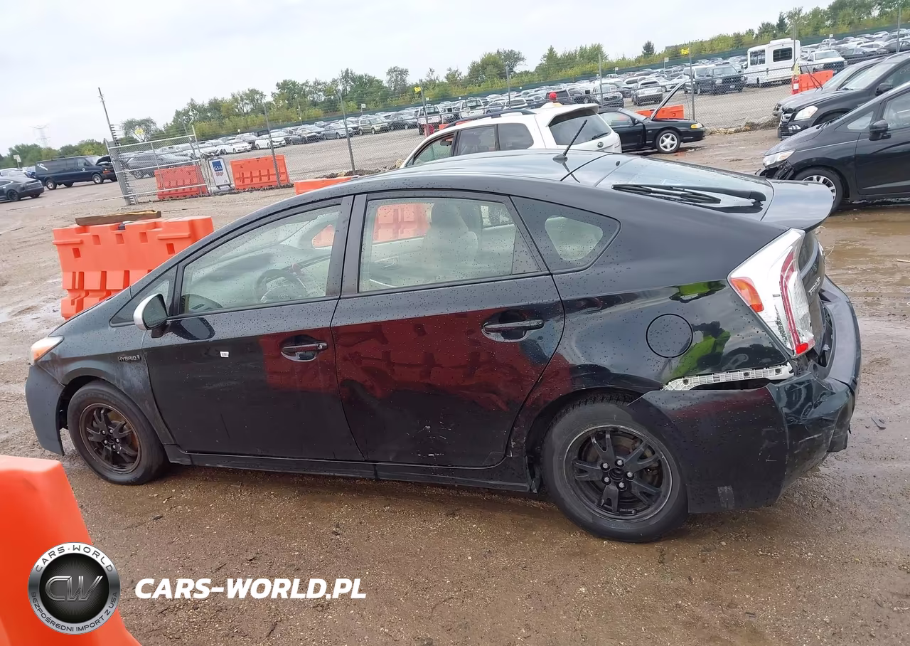 2015 Toyota Prius Two VIN:JTDKN3DU0F0452368 - 13
