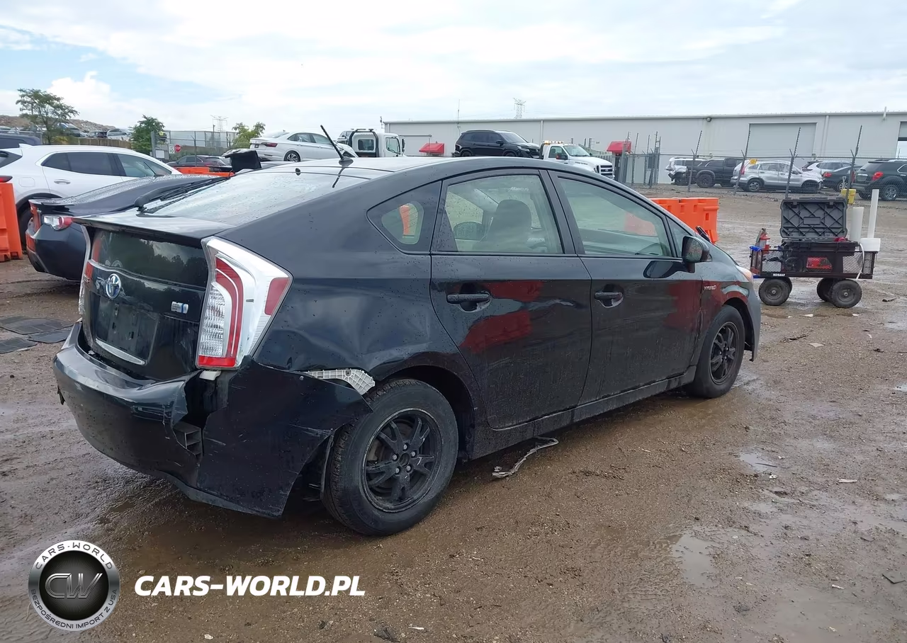 2015 Toyota Prius Two VIN:JTDKN3DU0F0452368 - 4