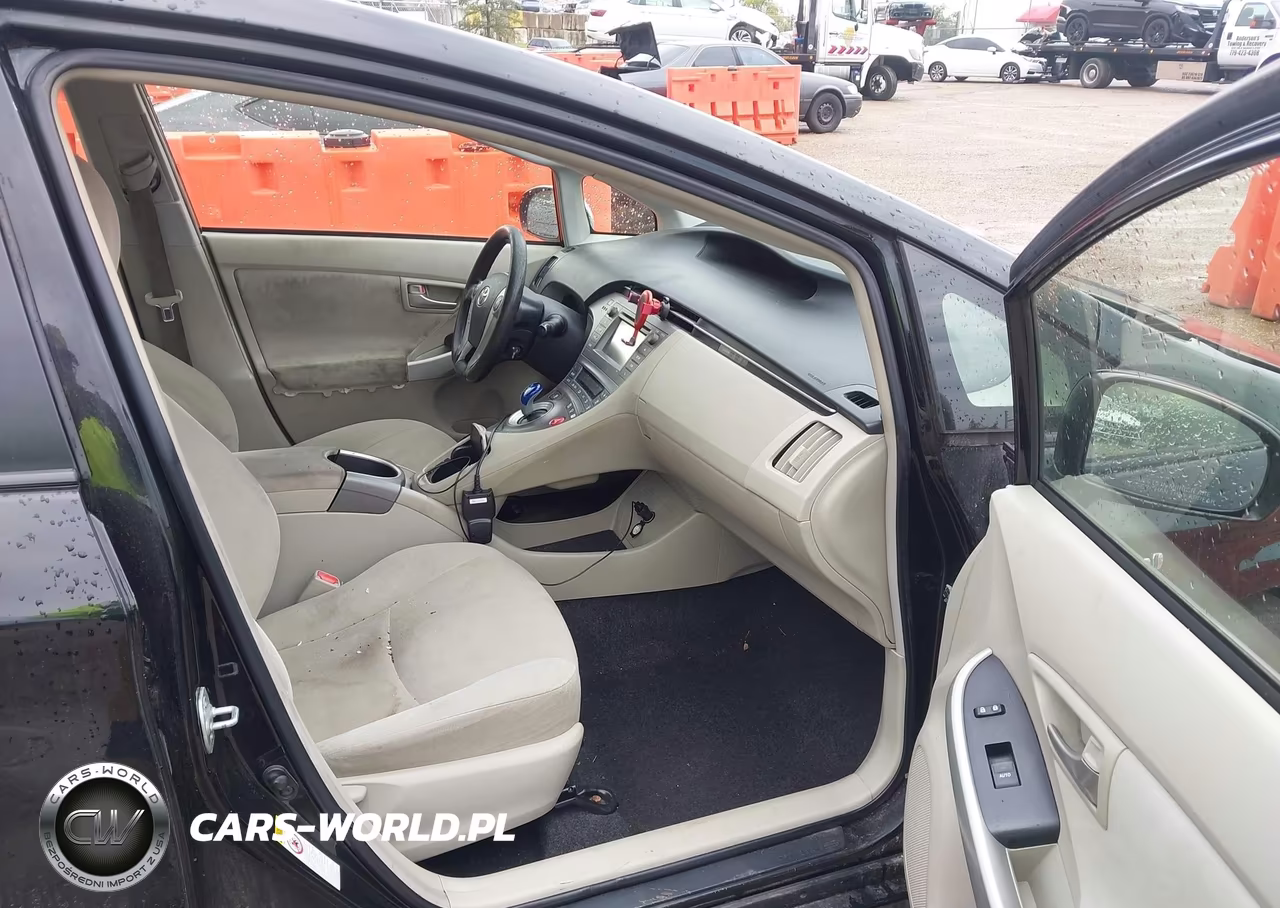 2015 Toyota Prius Two VIN:JTDKN3DU0F0452368 - 5