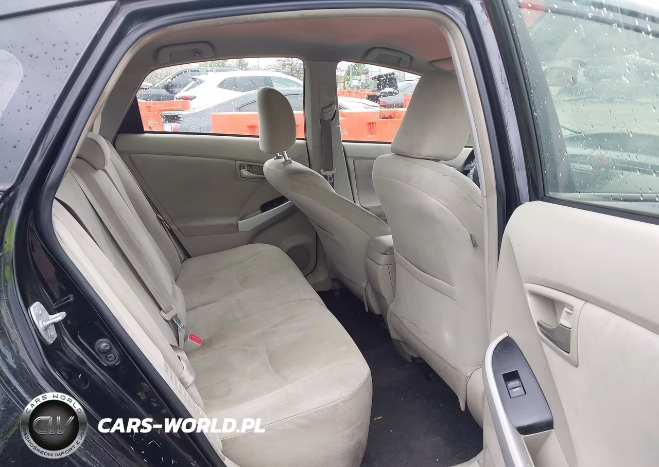 2015 Toyota Prius Two VIN:JTDKN3DU0F0452368 - 8