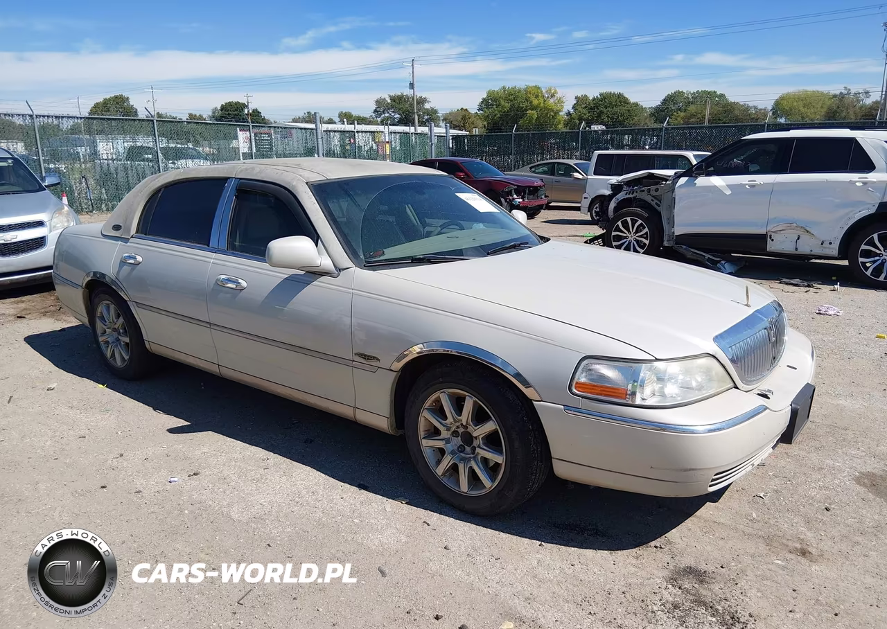2005 Lincoln Town Car Signature