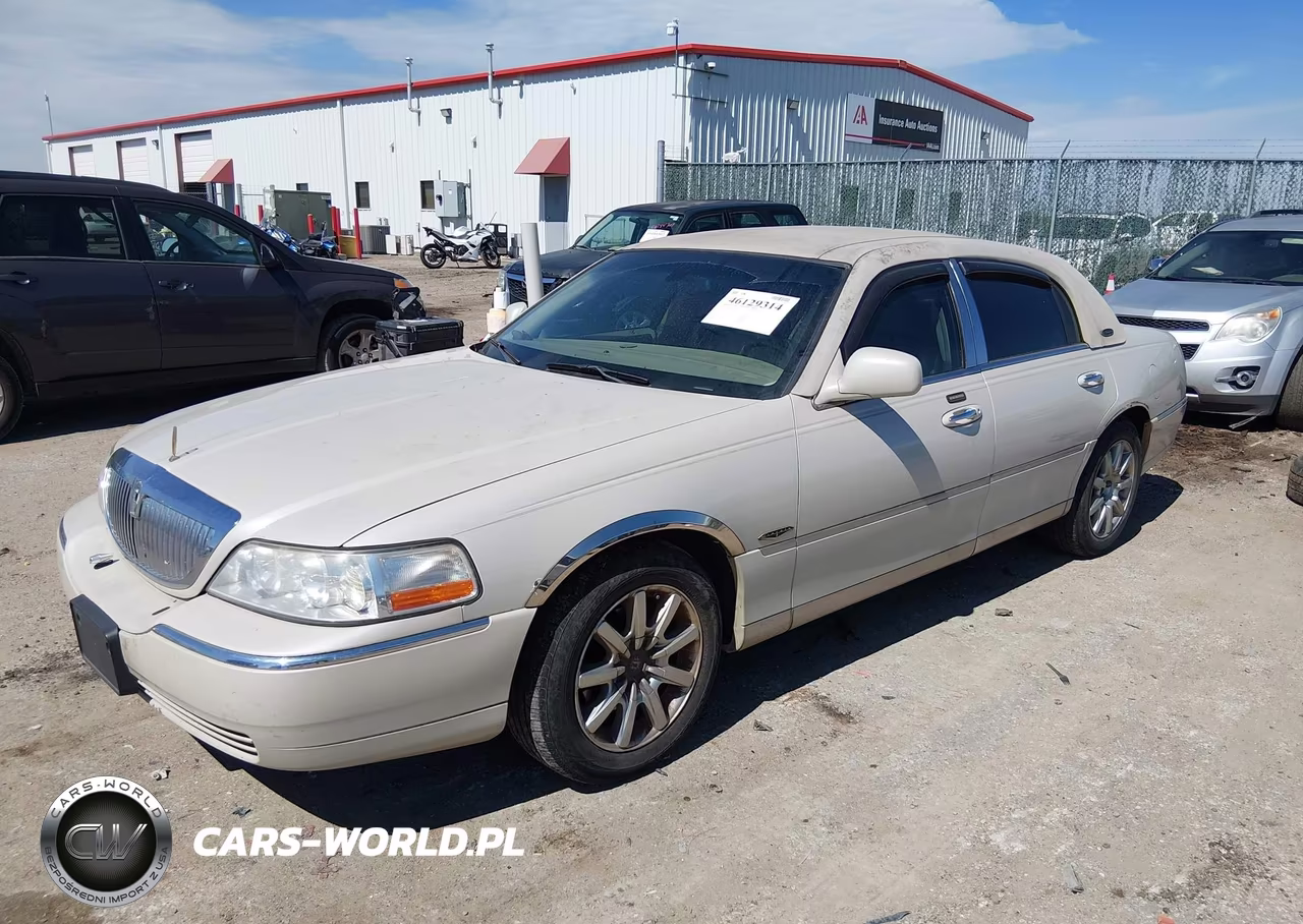 2005 Lincoln Town Car Signature VIN:1LNHM81WX5Y634512 - 2