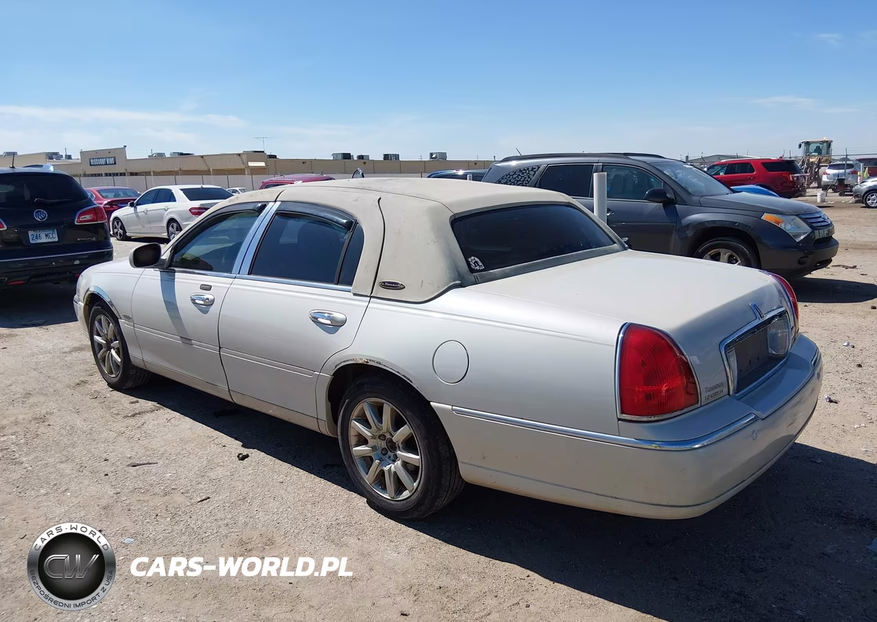 2005 Lincoln Town Car Signature VIN:1LNHM81WX5Y634512 - 3
