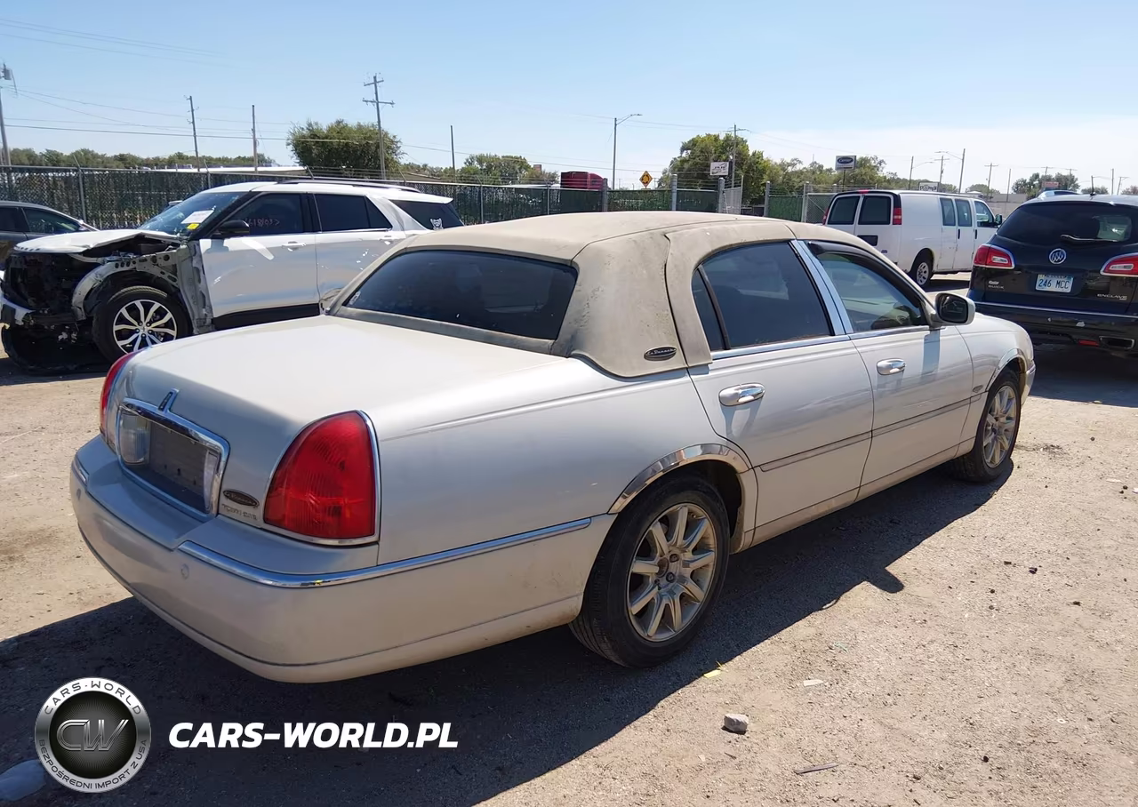 2005 Lincoln Town Car Signature VIN:1LNHM81WX5Y634512 - 4