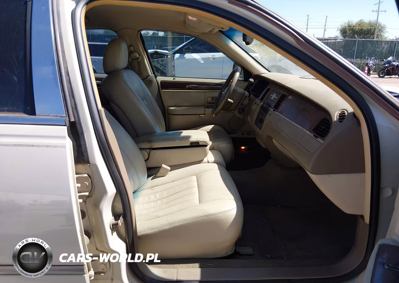 2005 Lincoln Town Car Signature VIN:1LNHM81WX5Y634512 - 5