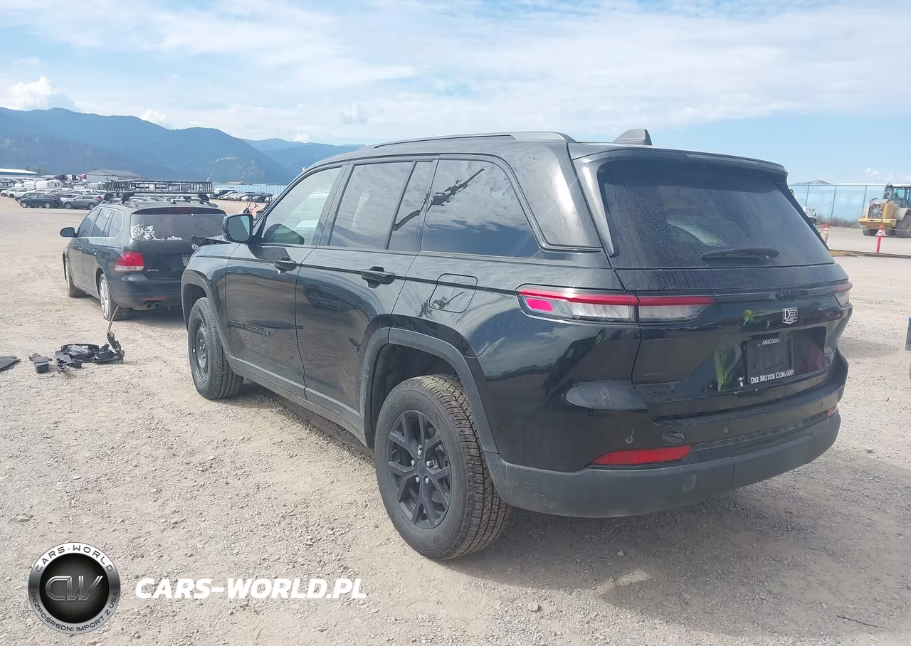 2024 Jeep Grand Cherokee Altitude 4X4 VIN:1C4RJHAG0RC215713 - 3