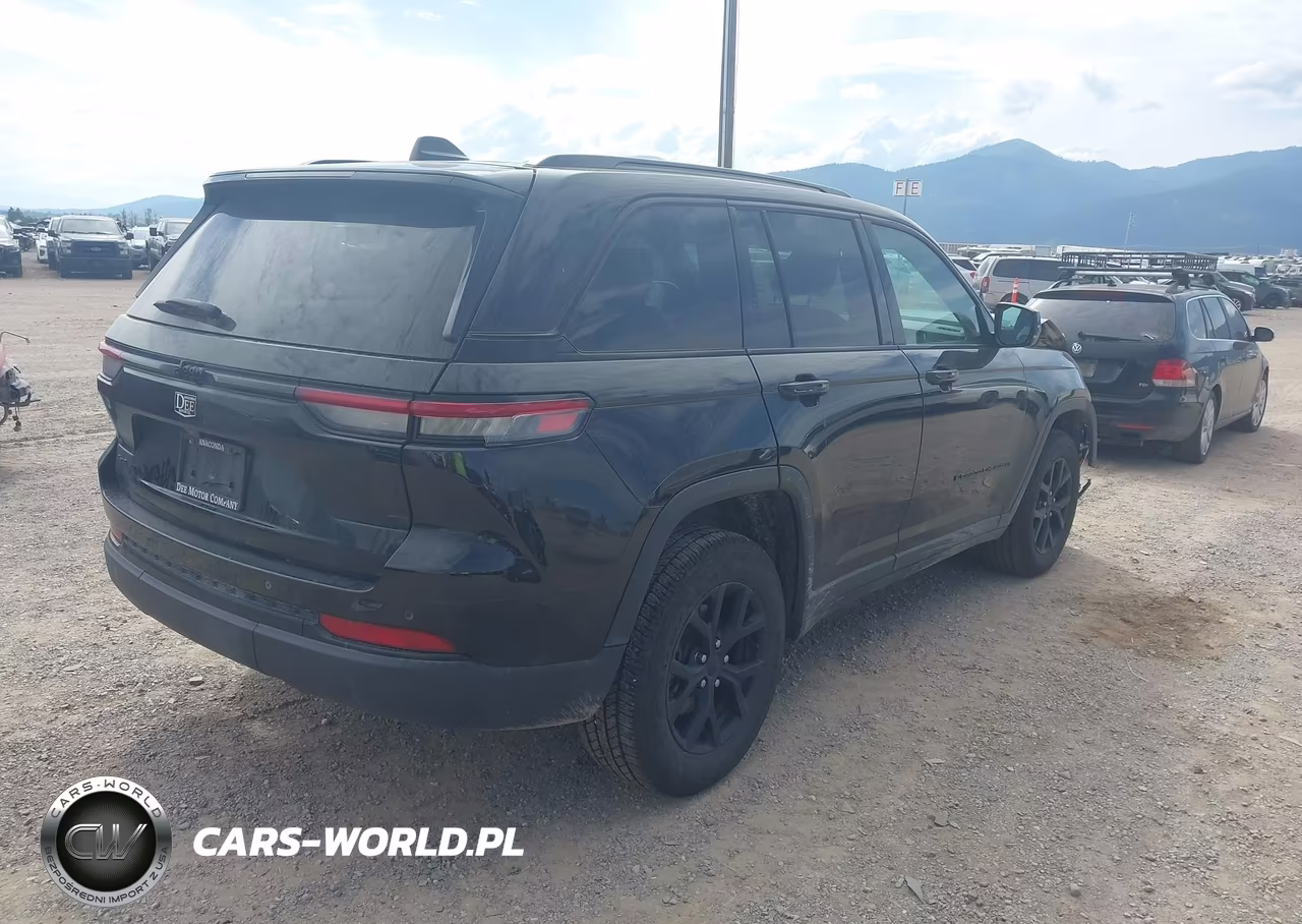 2024 Jeep Grand Cherokee Altitude 4X4 VIN:1C4RJHAG0RC215713 - 4