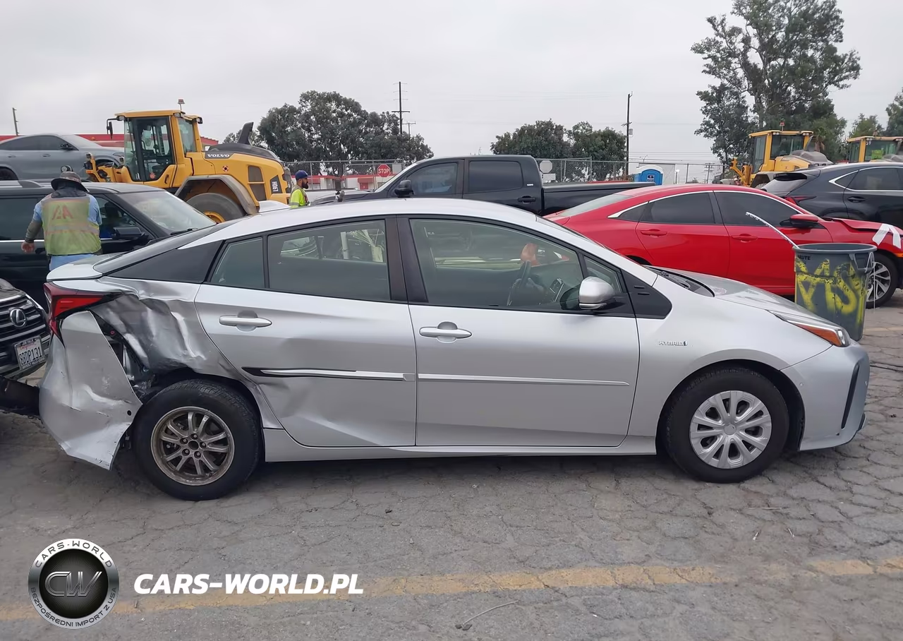 2020 Toyota Prius Le VIN:JTDKARFU6L3121722 - 13