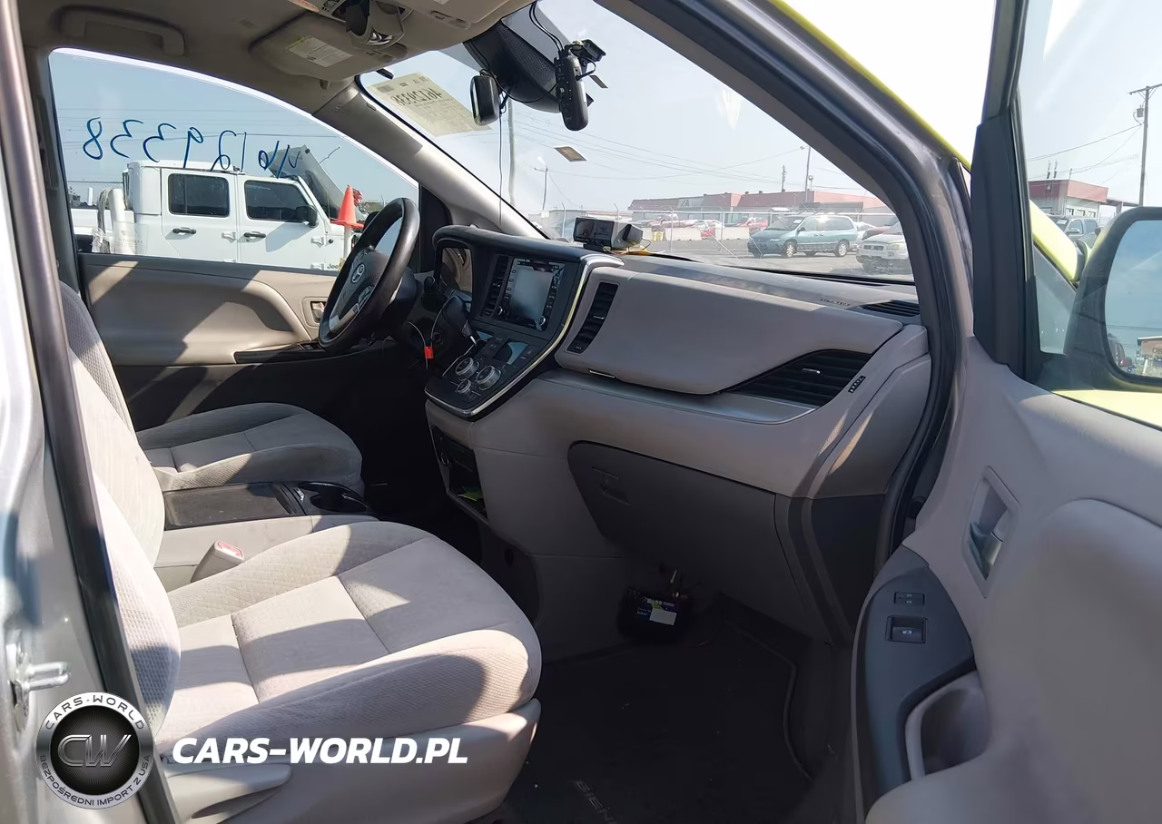 2019 Toyota Sienna Le 8 Passenger VIN:5TDKZ3DC6KS966745 - 5