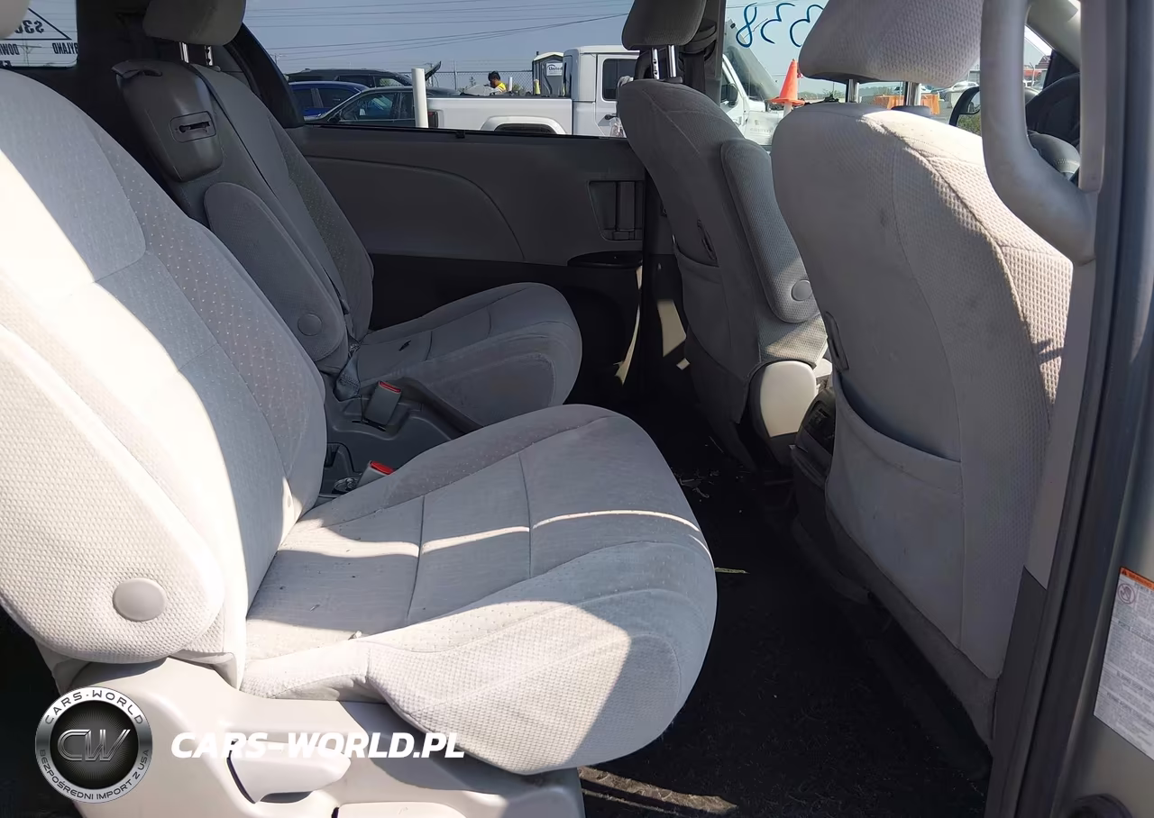 2019 Toyota Sienna Le 8 Passenger VIN:5TDKZ3DC6KS966745 - 8