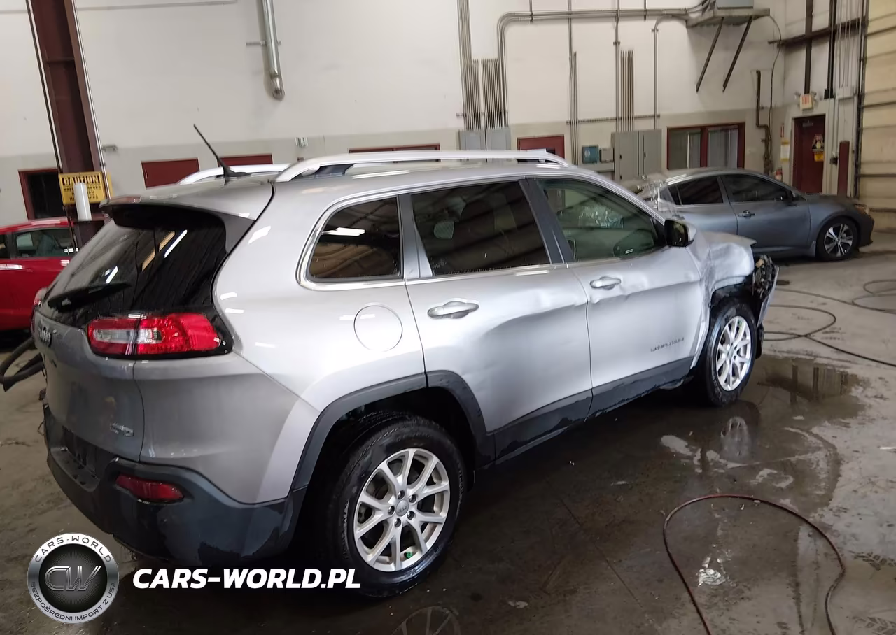 2016 Jeep Cherokee Latitude VIN:1C4PJMCB5GW218314 - 4