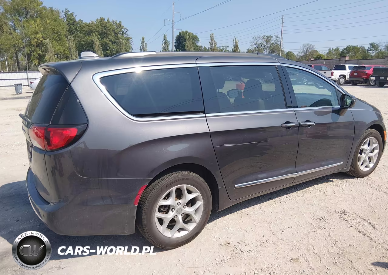 2017 Chrysler Pacifica Touring-L VIN:2C4RC1BG0HR579314 - 13