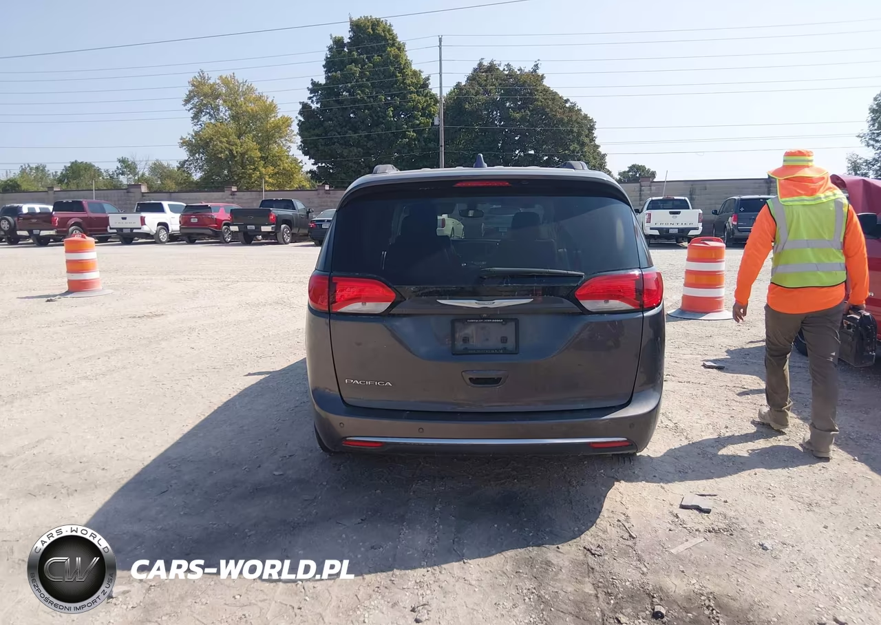 2017 Chrysler Pacifica Touring-L VIN:2C4RC1BG0HR579314 - 16