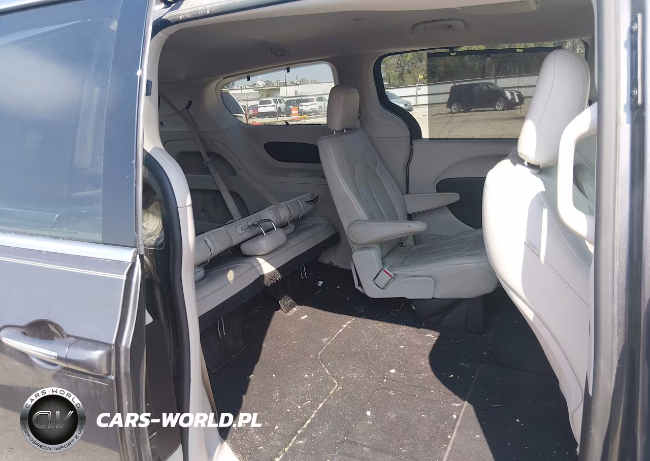2017 Chrysler Pacifica Touring-L VIN:2C4RC1BG0HR579314 - 8