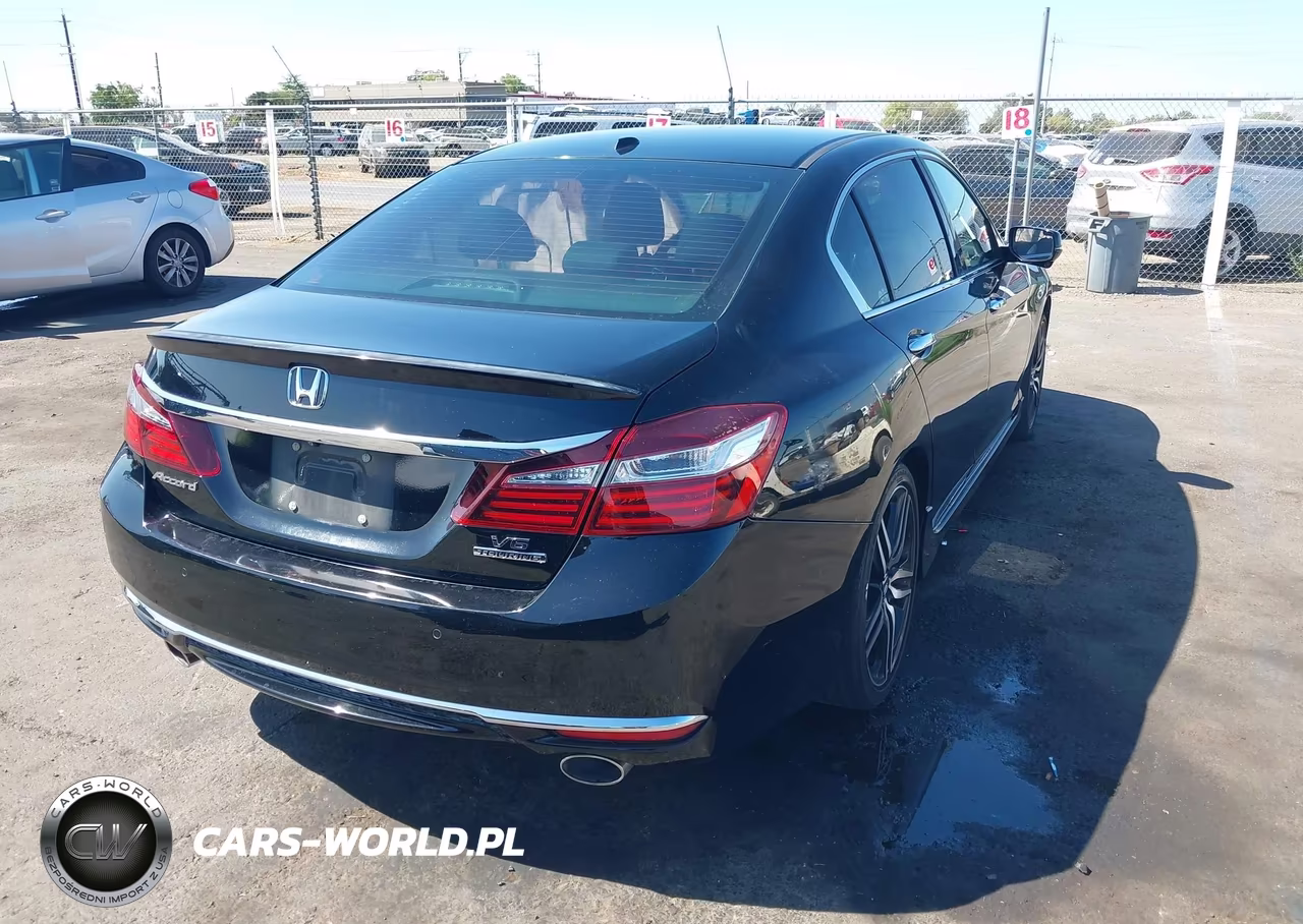 2017 Honda Accord Touring V6 VIN:1HGCR3F97HA019629 - 4
