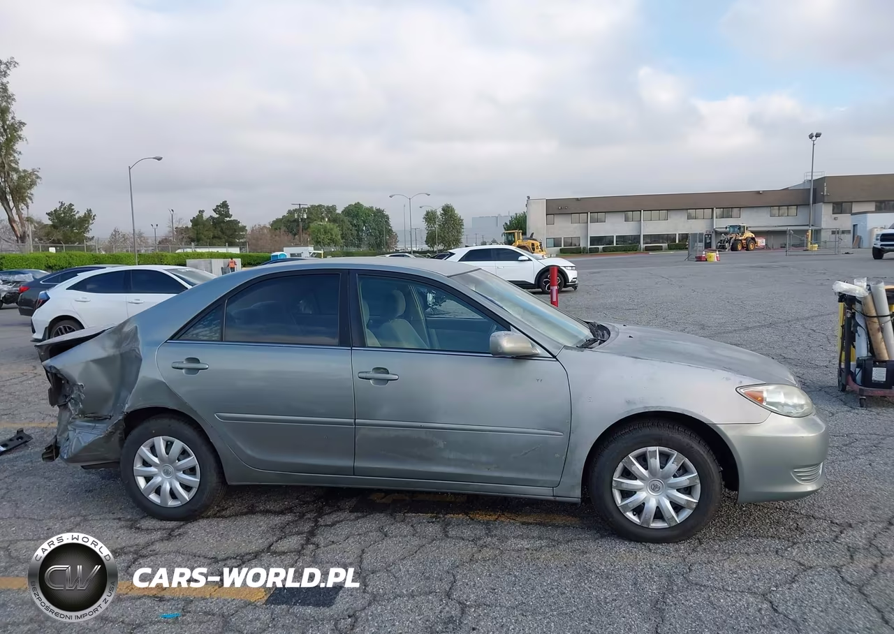 2005 Toyota Camry Le VIN:4T1BE32KX5U554295 - 15
