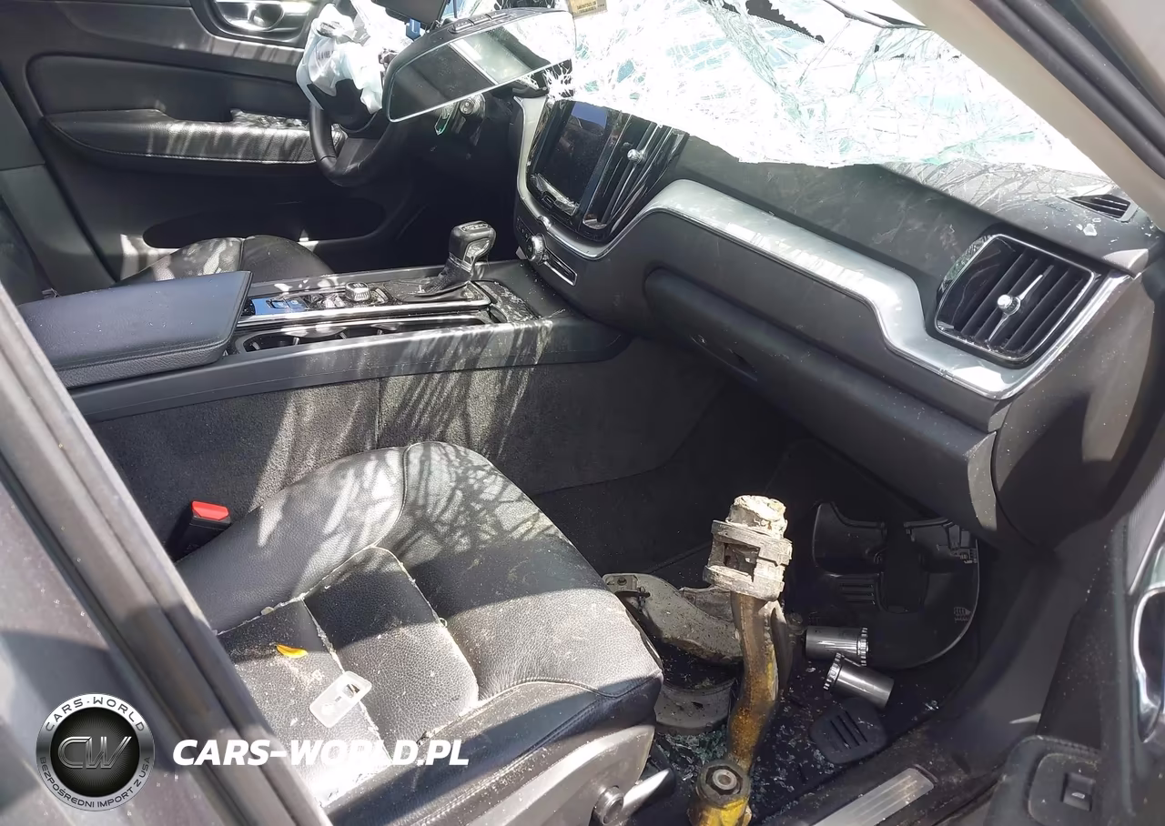 2018 Volvo Xc60 T6 Momentum VIN:YV4A22RK4J1021828 - 5