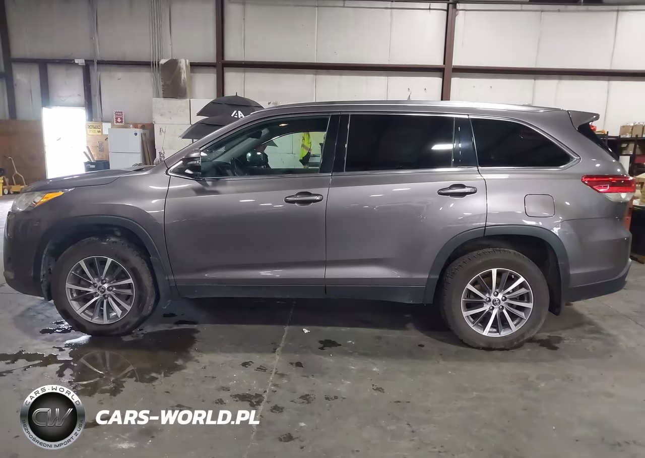 2019 Toyota Highlander Xle VIN:5TDJZRFH0KS579745 - 14